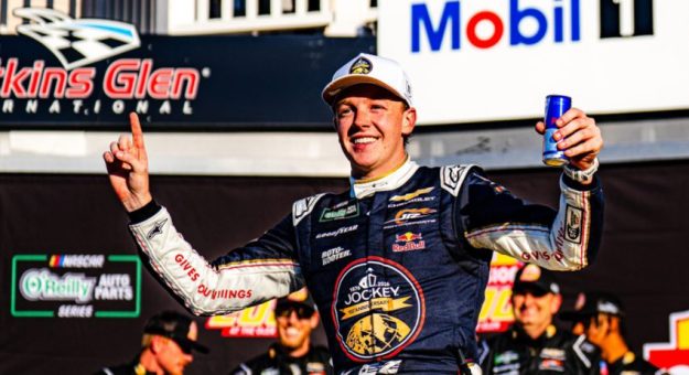 Visit Connor Zilisch ganó la Mission 200 at The Glen de la O´Reilly Auto Parts Series 2026 page