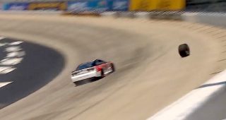 Suárez hits wall after wheel flies off in All-Star qualifying