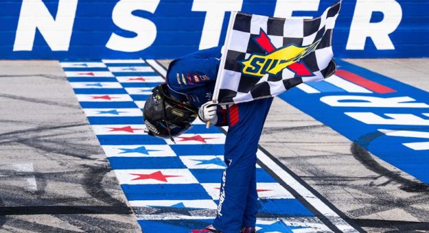 Visit Kyle Busch ganó la ECOSAVE 200 de la Craftsman Truck Series 2026 en Dover page