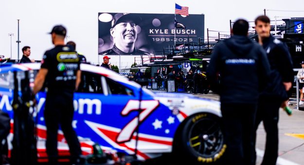 Visit Un sábado sombrío y gris en Charlotte reveló la magnitud de la pérdida de Kyle Busch page