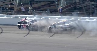 Elliott, Bell slam wall, bring out red flag after restart battle