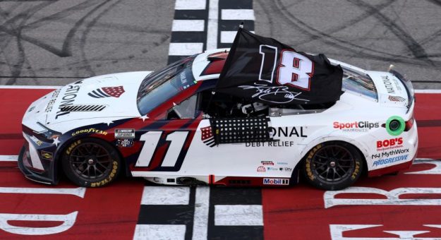 Visit Denny Hamlin ganó la FireKeepers Casino 400 en el Michigan International Speedway page