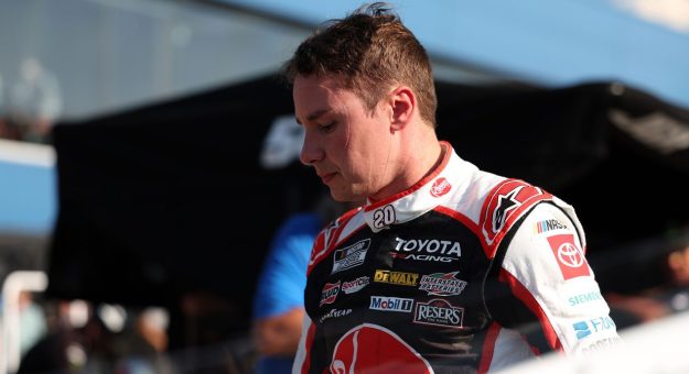 Visit Christopher Bell sufrió fractura en Michigan; podrá competir en Pocono page