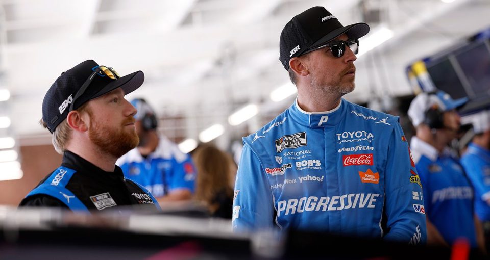 Denny Hamlin va por su 3ra. victoria consecutiva del 2026, ahora en el Pocono Raceway