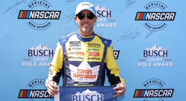 Visit Denny Hamlin ganó la Pole Position para la Great American Getaway 400 en Pocono page