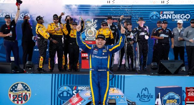 Visit Layne Riggs ganó la Navy 250 de la Truck Series en la Base Naval de Coronado, San Diego page