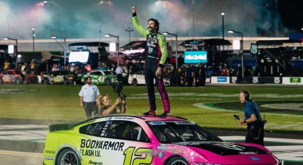Visit Ryan Blaney ganó la Quaker State 400 de la Cup Series 2026 en el EchoPark Speedway page