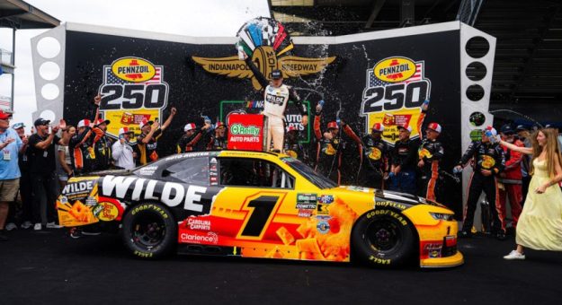 Visit Cason Kvapil ganó la Pennzoil 250 de la O´Reilly Series en el Indianapolis Motor Speedway page