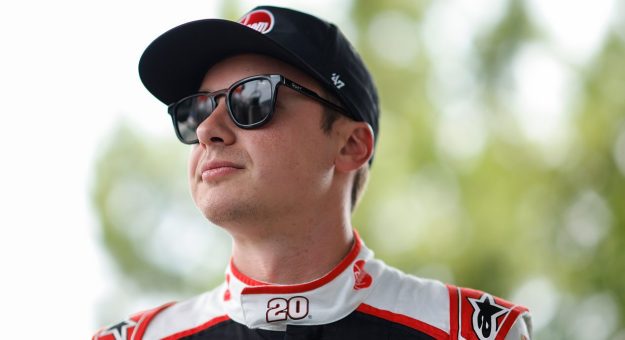Visit Tan cerca y tan lejos: La temporada de 2dos. puestos de Christopher Bell page