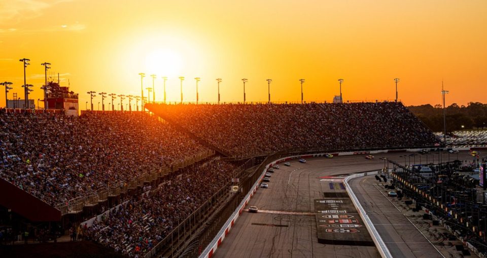 16 pilotos, una corona: The Chase NASCAR Cup Series 2016 arranca en Darlington