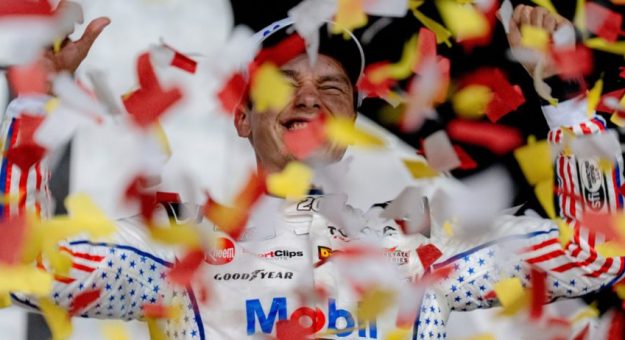 Visit Christopher Bell ganó la Southern 500 de The Chase 2026 en el Darlington Raceway page