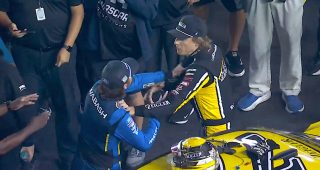 Blaney, Hocevar brawl on pit road after Bristol finish