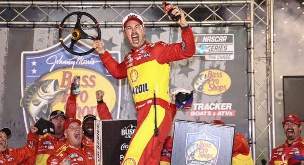 Visit Joey Logano ganó la Bass Pro Shops Night Race de The Chase Cup Series 2026 en Bristol page