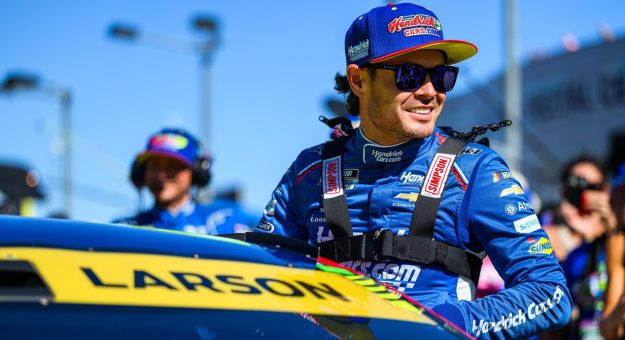 Visit Análisis: Kyle Larson puso al equipo del auto No. 5 en control del campeonato page