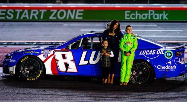 Visit El legado de Kyle Busch regresó a la vida durante celebración en el Charlotte Motor Speedway page